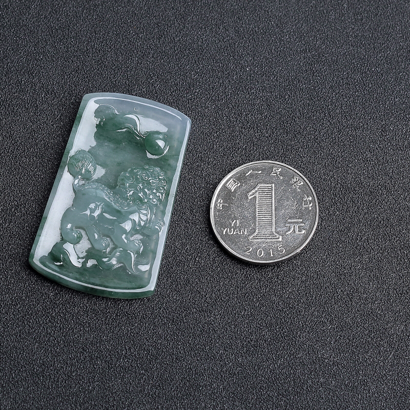 糯种翡翠狮子吊坠-红掌柜