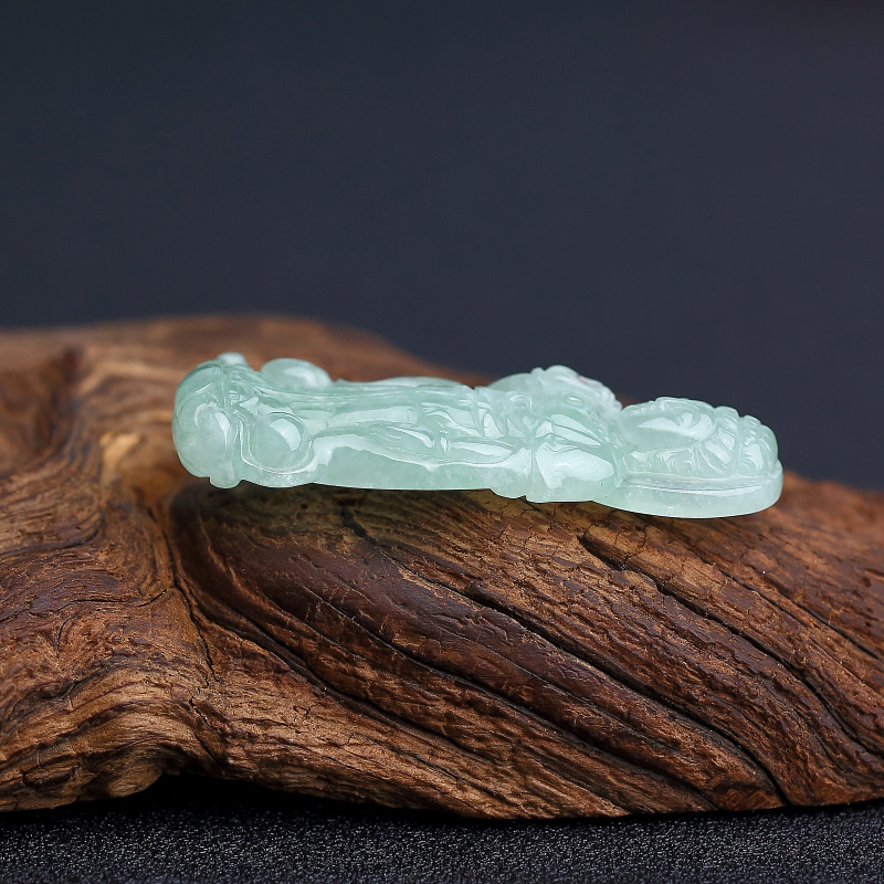 缅甸天然糯种翡翠观音吊坠-红掌柜