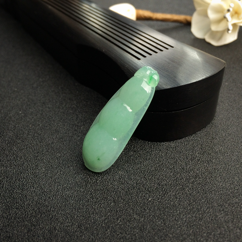 糯种浅绿翡翠福豆吊坠 - 红掌柜