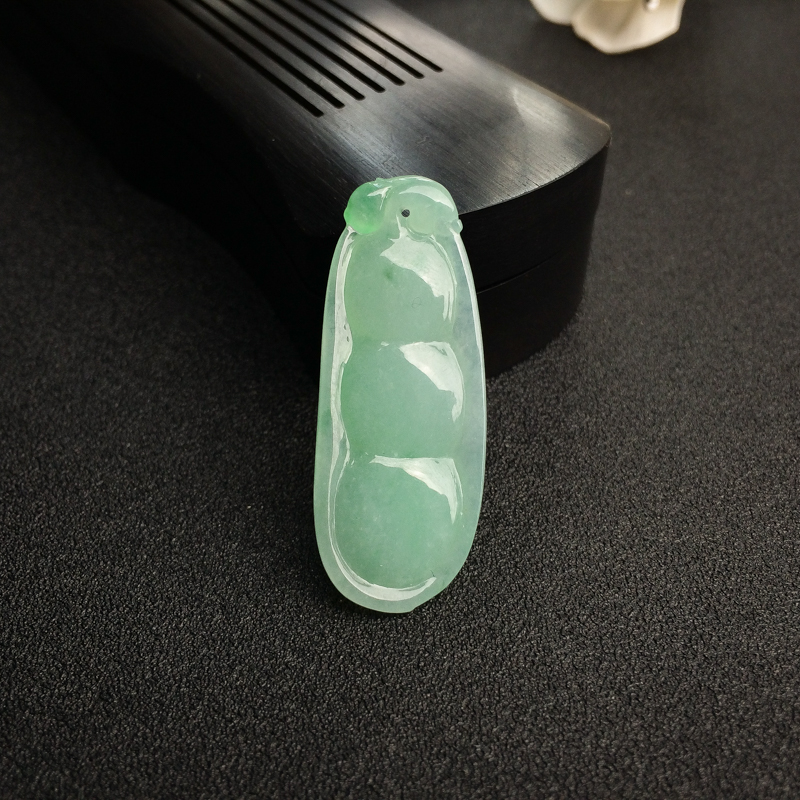 浅绿翡翠福豆吊坠 - 红掌柜