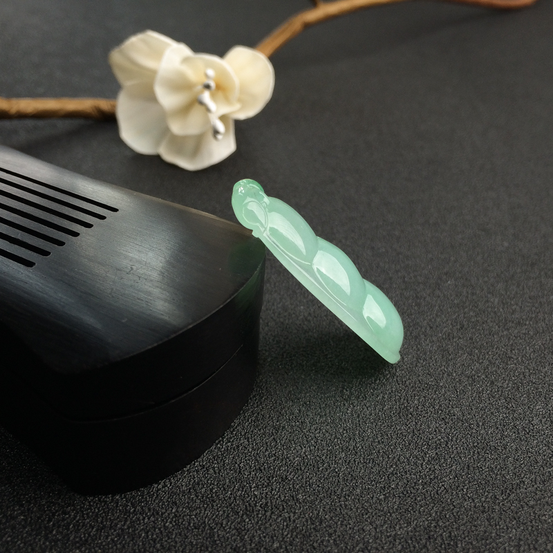 缅甸糯种浅绿翡翠福豆吊坠 - 红掌柜