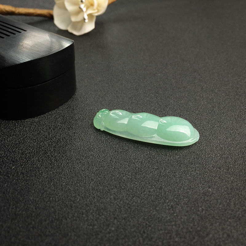 缅甸浅绿翡翠福豆吊坠 - 红掌柜