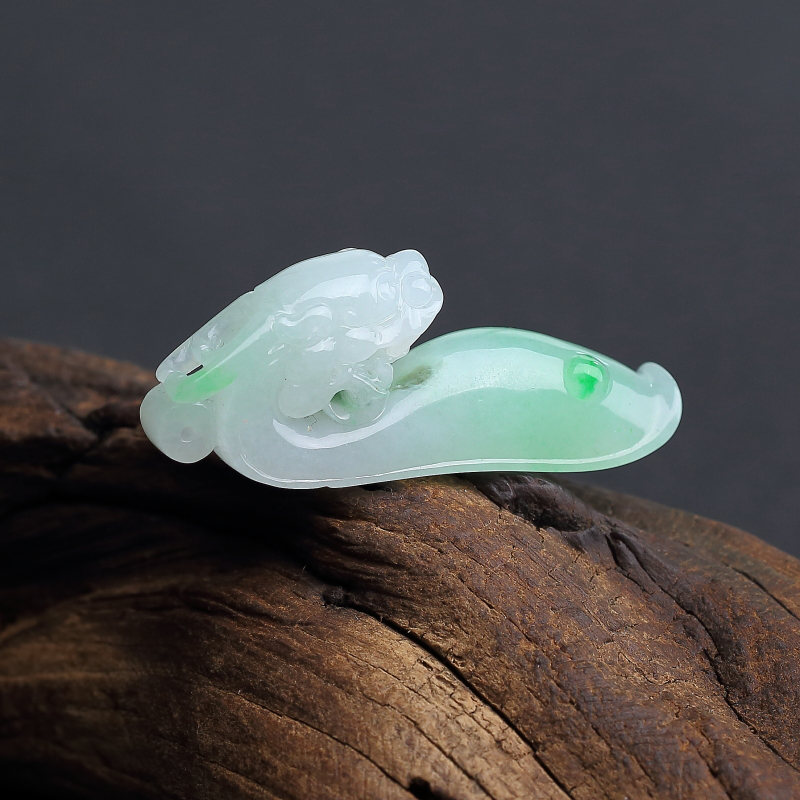 飘翠翡翠龙钩吊坠 - 红掌柜