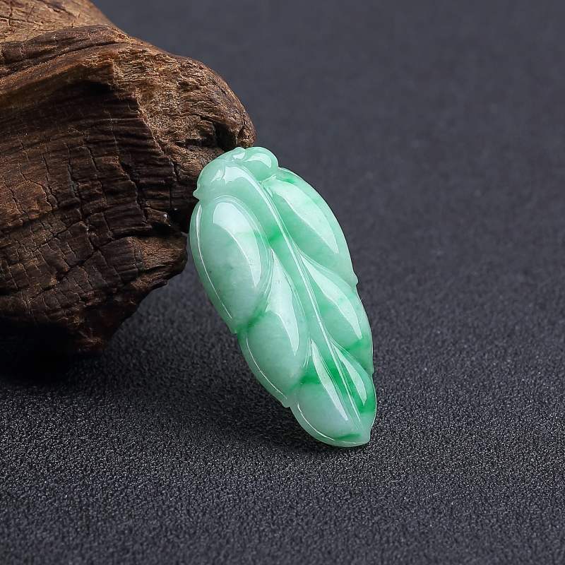 糯种飘翠翡翠叶子吊坠 - 红掌柜