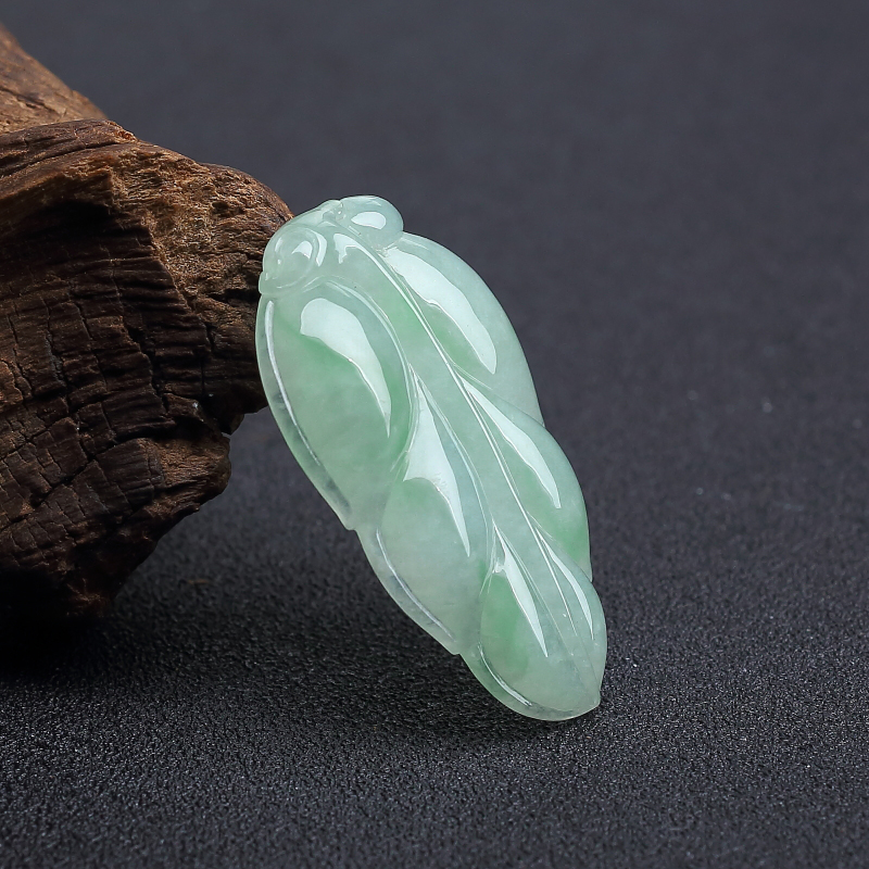 天然糯种浅绿翡翠叶子吊坠 - 红掌柜