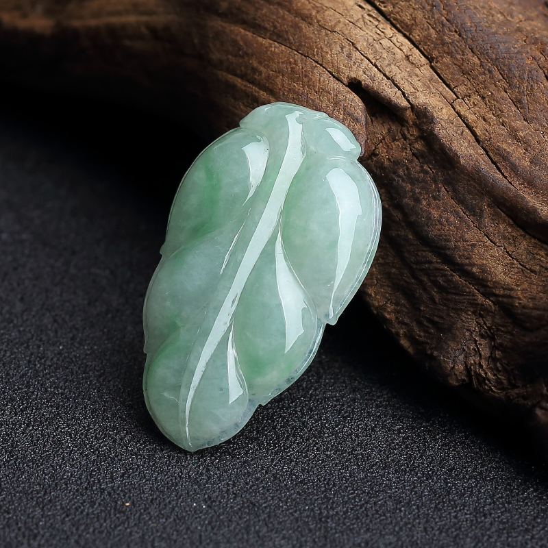 糯种浅绿翡翠叶子吊坠 - 红掌柜