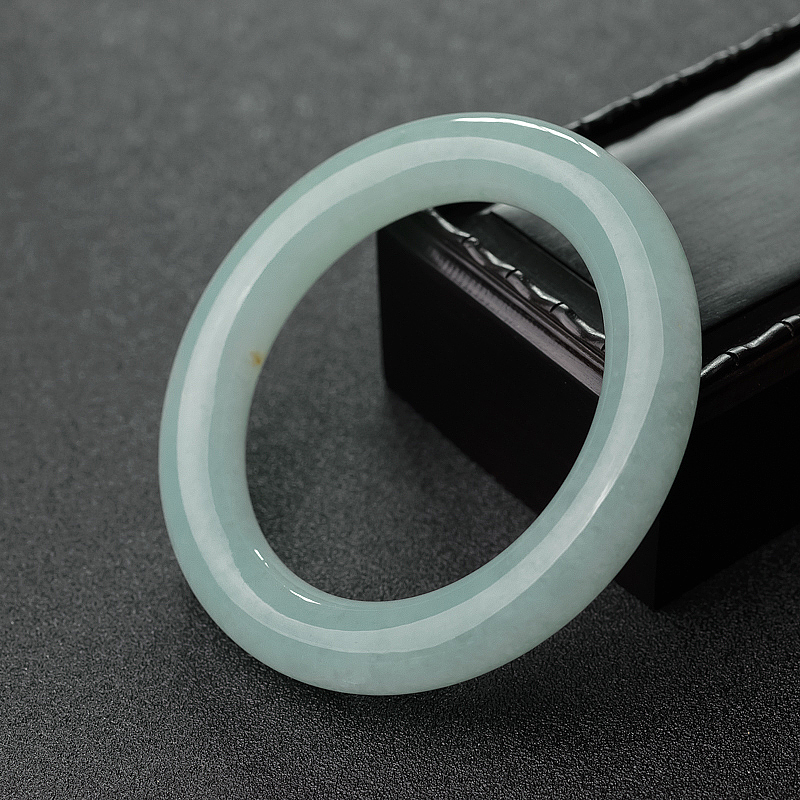 57#糯种浅绿翡翠圆镯-红掌柜