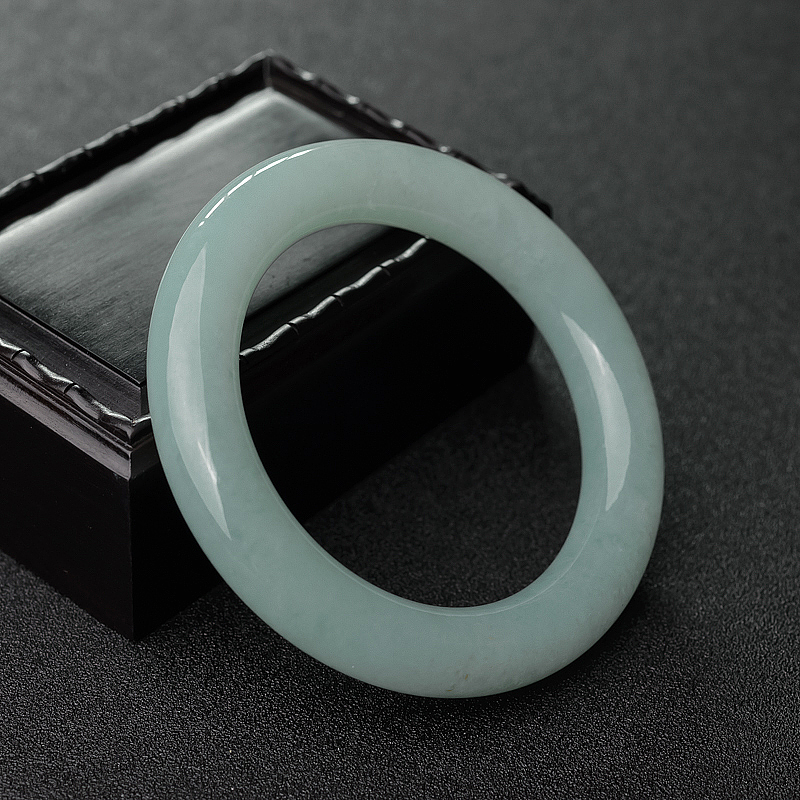 糯种浅绿翡翠圆镯-红掌柜