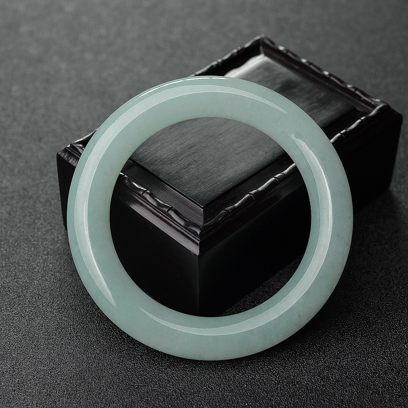 57#浅绿翡翠圆镯-红掌柜