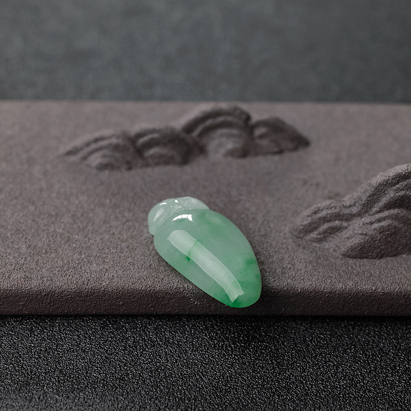 糯种飘翠翡翠吊坠-红掌柜