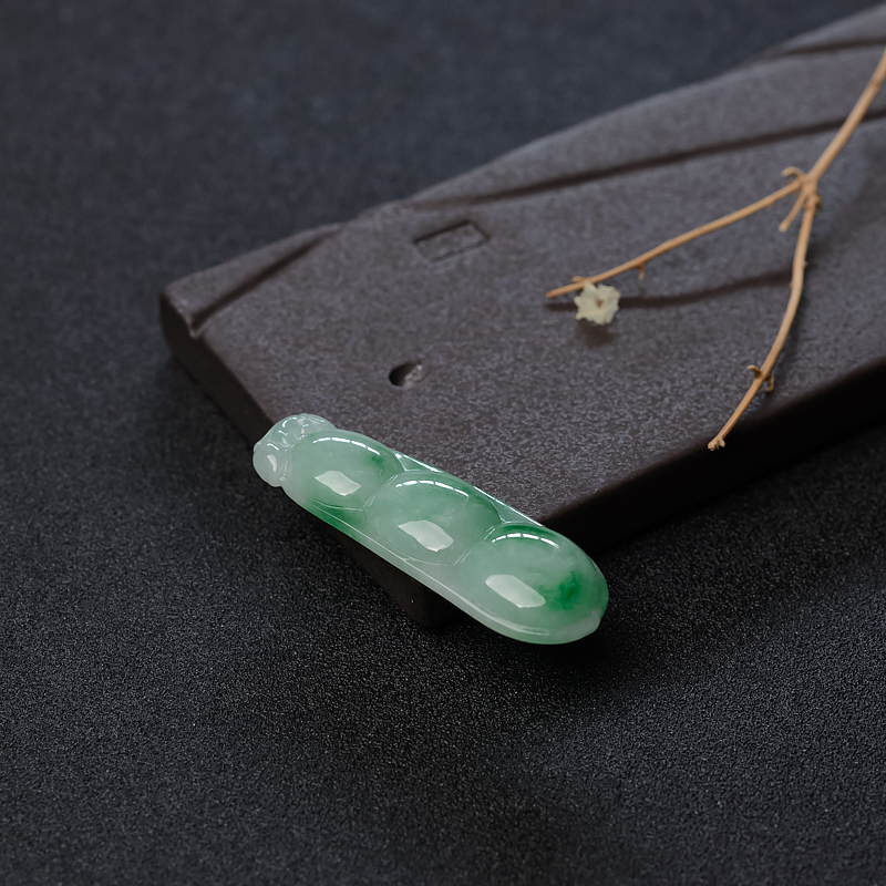 糯种飘翠翡翠吊坠-红掌柜