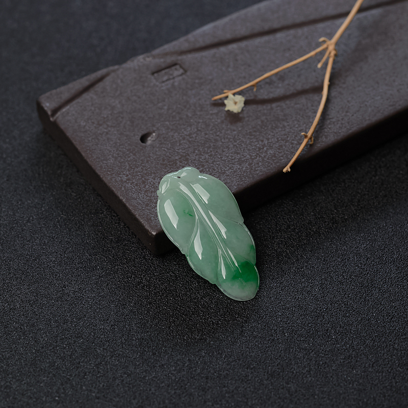 糯种翡翠叶子吊坠-红掌柜