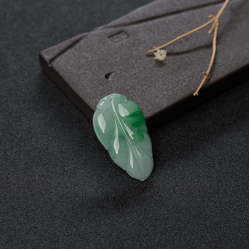 糯种翡翠叶子吊坠-红掌柜
