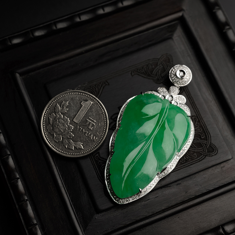18K金镶黄阳绿翡翠叶子吊坠-红掌柜