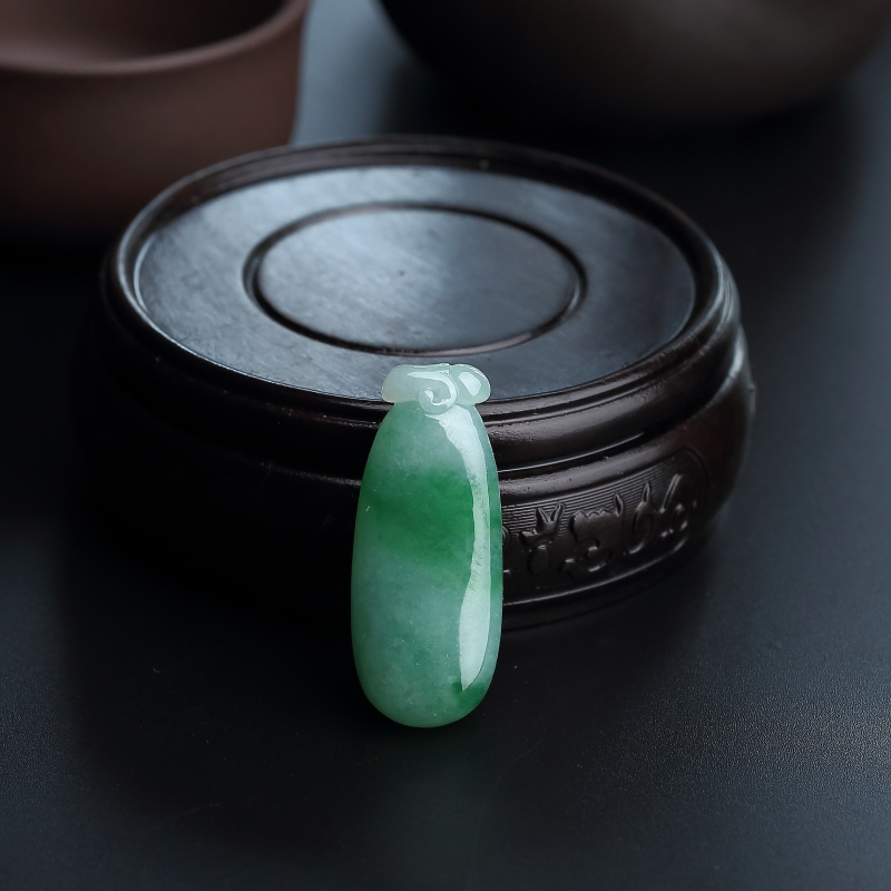 缅甸天然飘绿翡翠福瓜吊坠-红掌柜