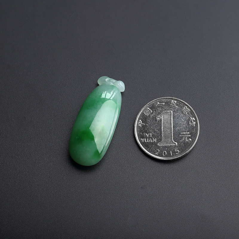 糯种飘绿翡翠福瓜吊坠-红掌柜