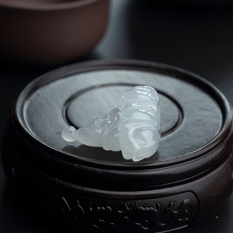 缅甸天然冰糯种飘绿翡翠吊坠-红掌柜