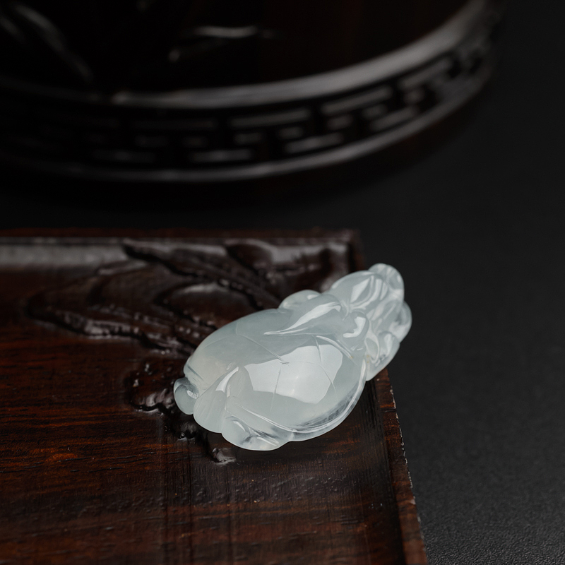 冰糯种浅绿翡翠吊坠 - 红掌柜