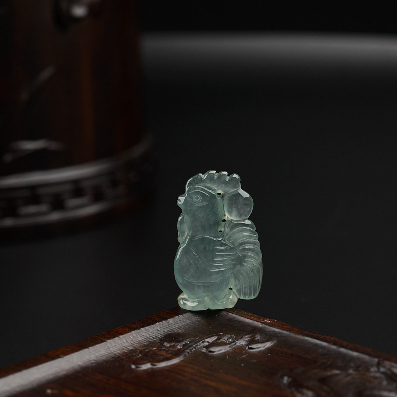 缅甸A货天然冰糯种淡绿翡翠鸡吊坠 - 红掌柜