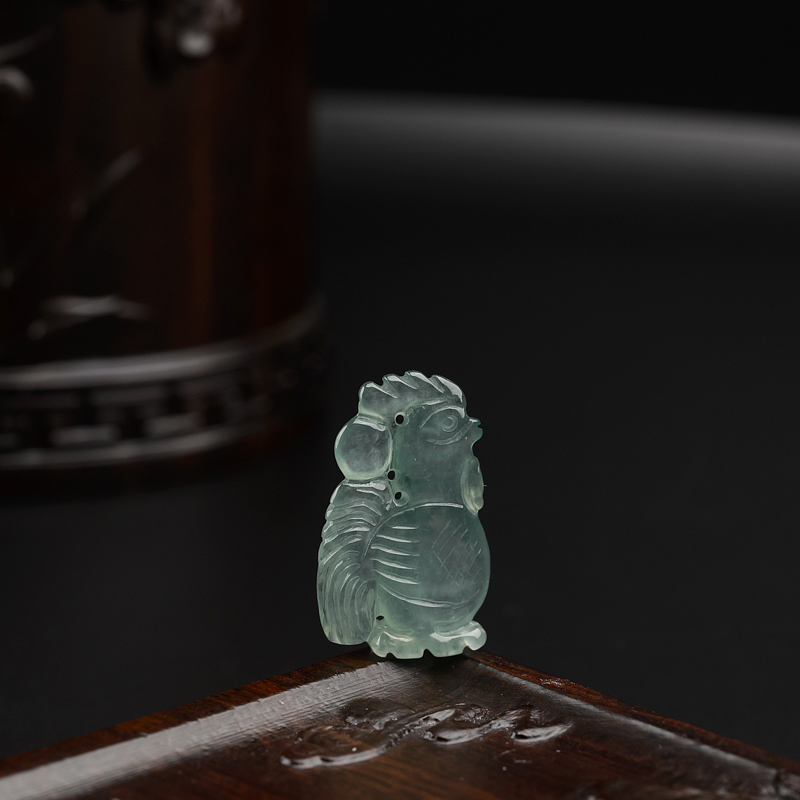 冰糯种淡绿翡翠鸡吊坠 - 红掌柜