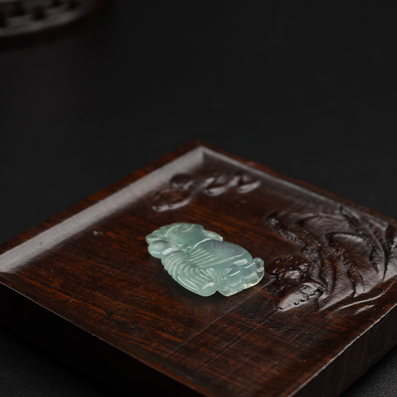 淡绿翡翠鸡吊坠 - 红掌柜