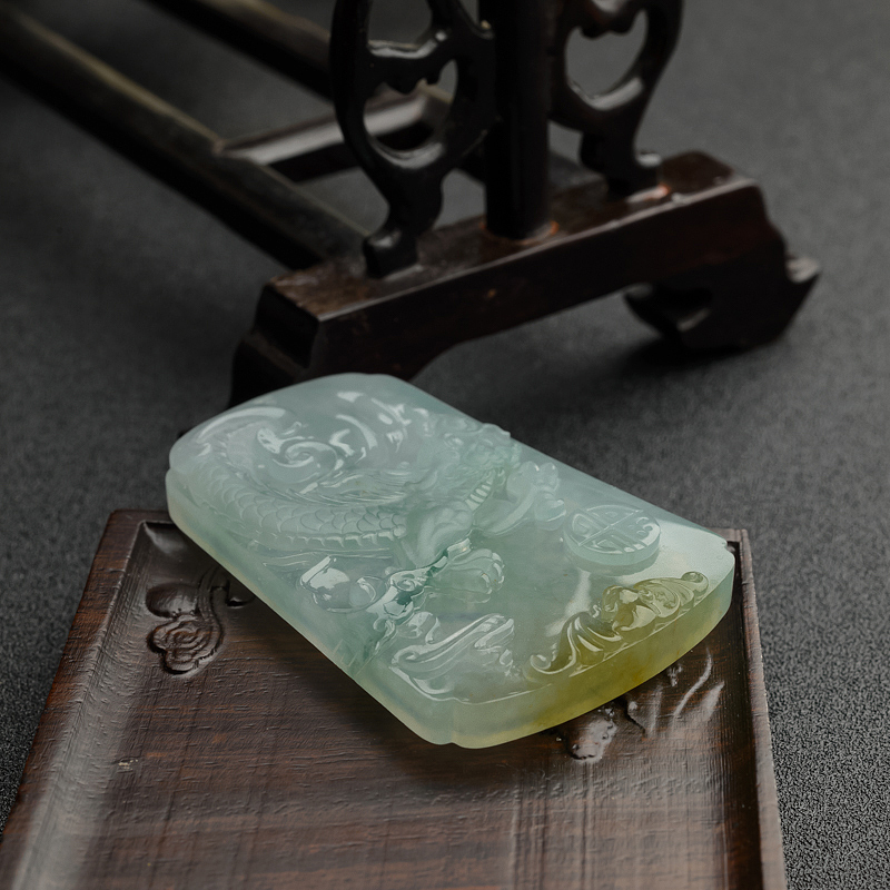 冰糯种淡绿飘黄翡翡翠龙牌吊坠-红掌柜