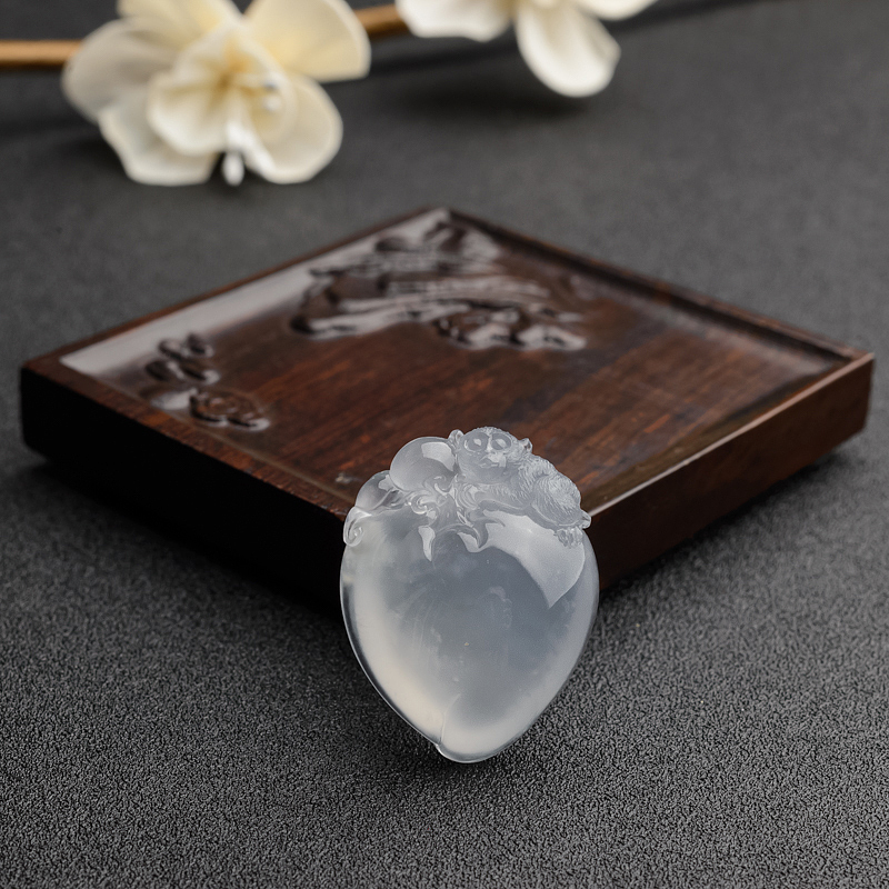 缅甸天然冰种翡翠猴子抱桃吊坠-红掌柜