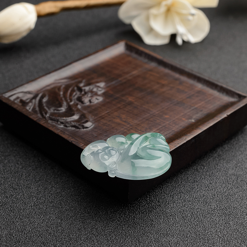缅甸天然冰糯种翡翠猴子吊坠-红掌柜