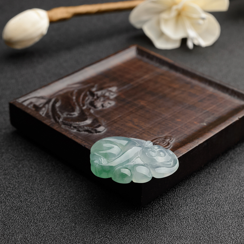 缅甸天然冰糯种飘绿翡翠吊坠-红掌柜
