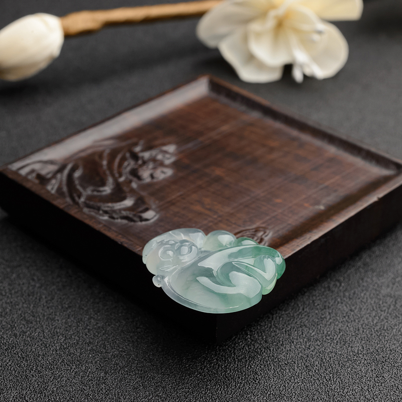 缅甸冰糯种飘绿翡翠猴子吊坠-红掌柜