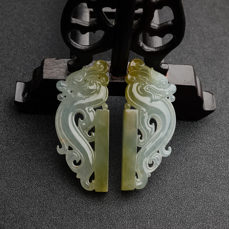 缅甸天然糯种浅绿翡翠龙牌吊坠-红掌柜