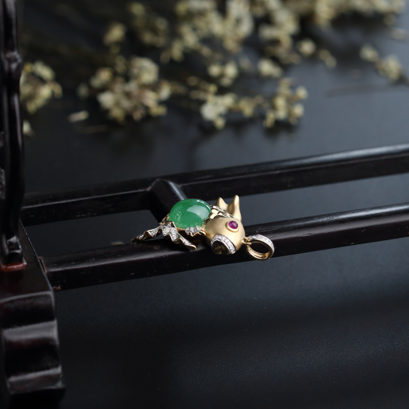 缅甸天然糯种阳绿翡翠金鱼吊坠-红掌柜