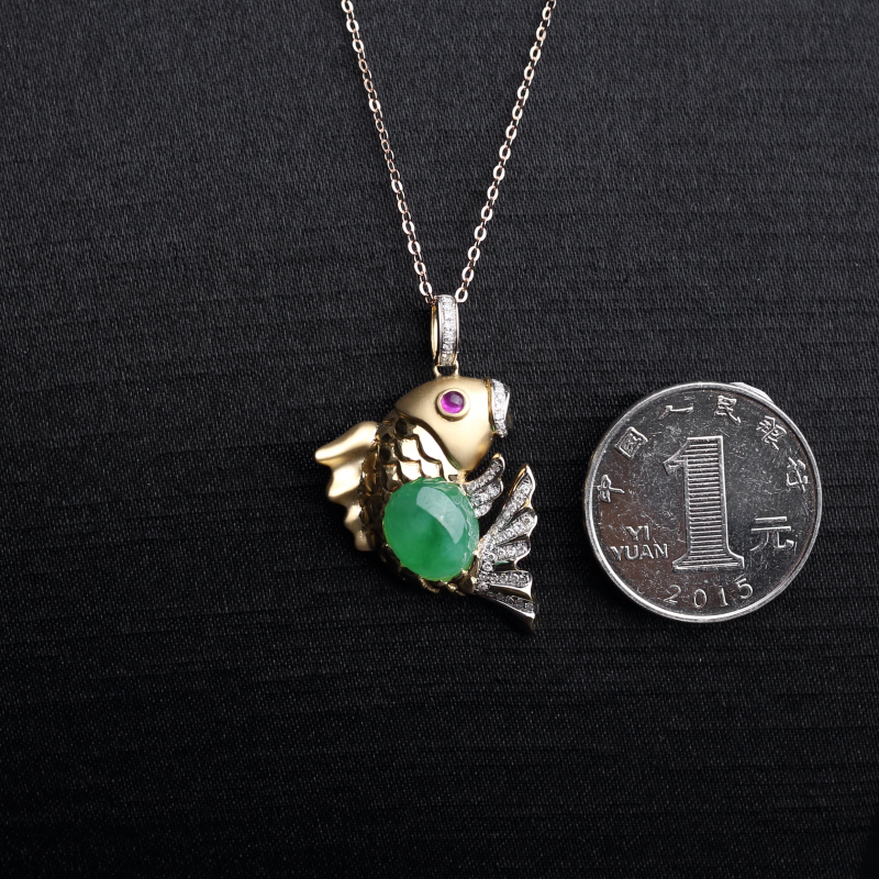 糯种阳绿翡翠金鱼吊坠-红掌柜