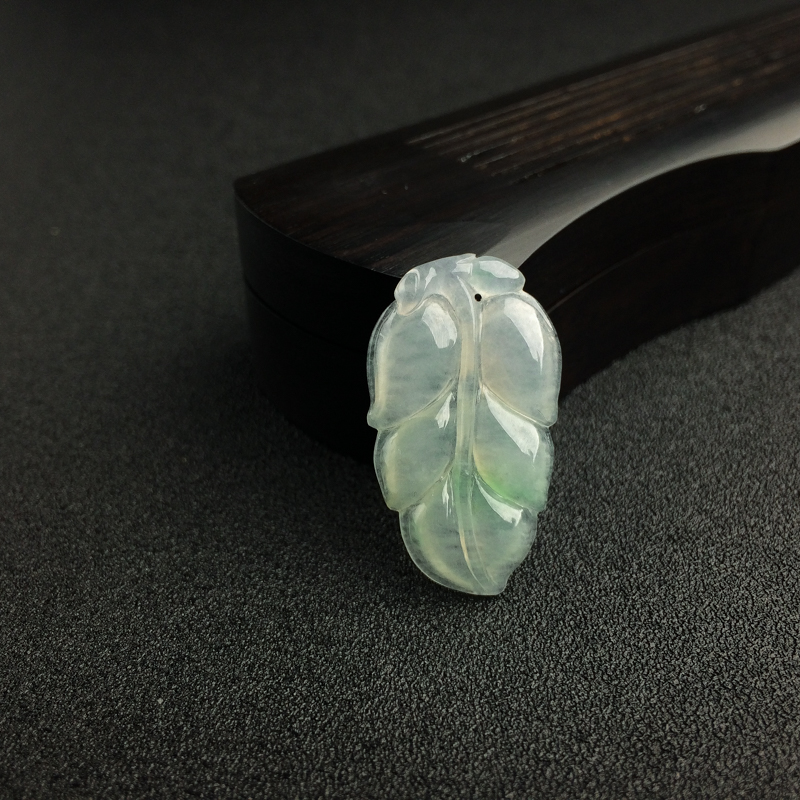 缅甸天然冰糯种飘绿翡翠叶子吊坠-红掌柜