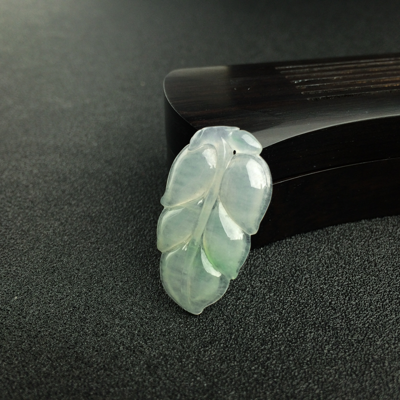 缅甸冰糯种飘绿翡翠叶子吊坠-红掌柜