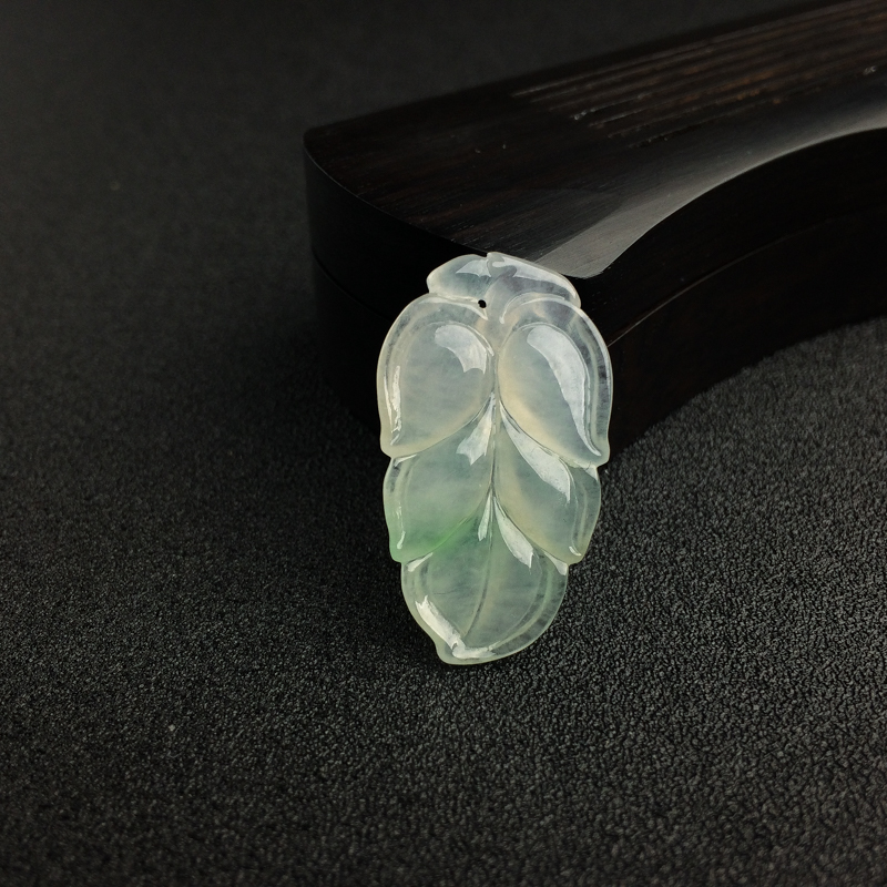 缅甸天然飘绿翡翠叶子吊坠-红掌柜