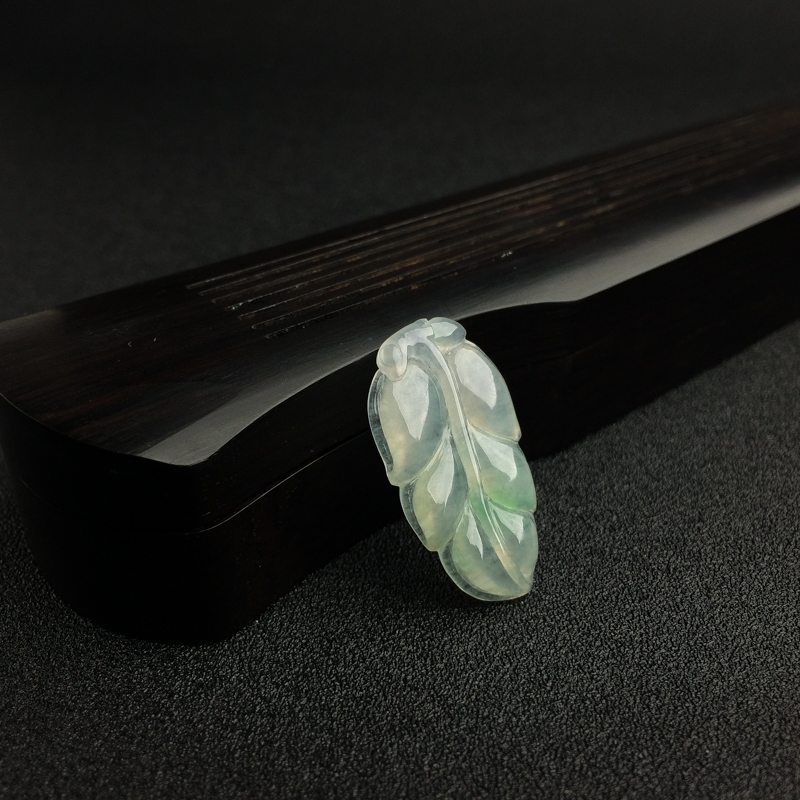 缅甸天然冰糯种飘绿翡翠吊坠-红掌柜