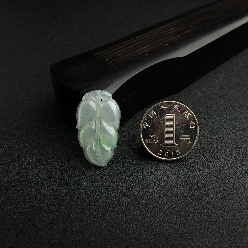 冰糯种飘绿翡翠叶子吊坠-红掌柜