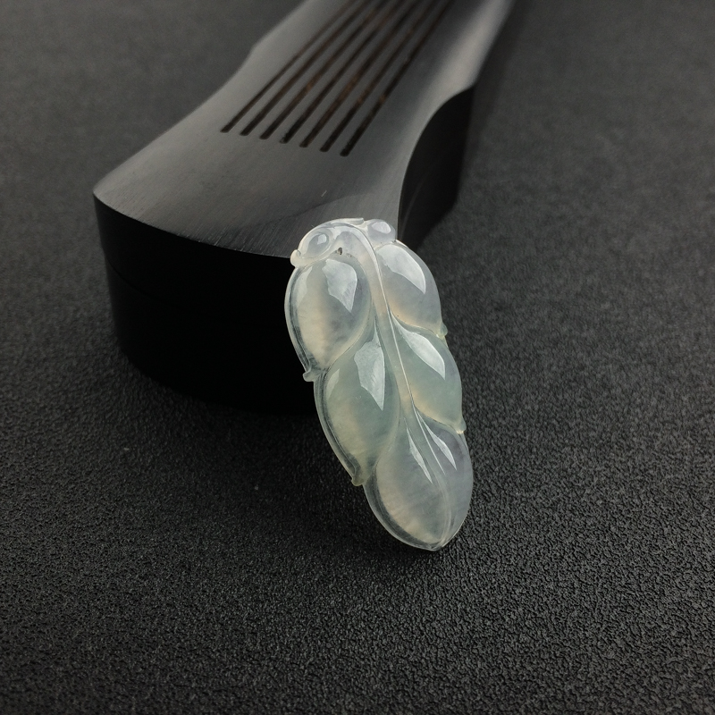 天然冰糯种翡翠叶子吊坠-红掌柜