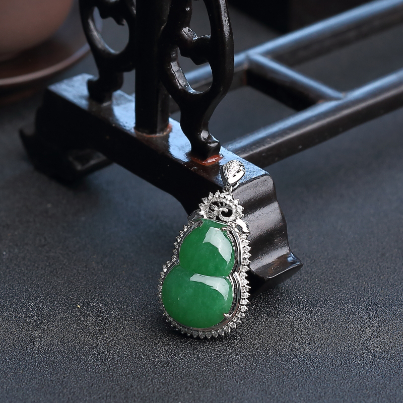 18K金镶钻翡翠葫芦吊坠-红掌柜