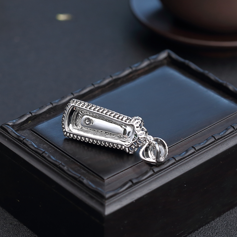 18K金镶钻翠色翡翠吊坠-红掌柜