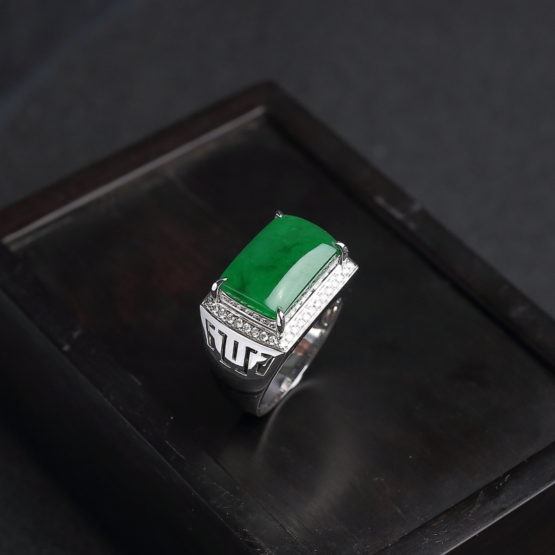 18K金镶钻糯种翡翠戒指-红掌柜