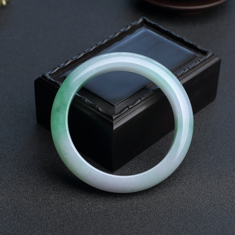 糯种春带彩翡翠手镯-红掌柜