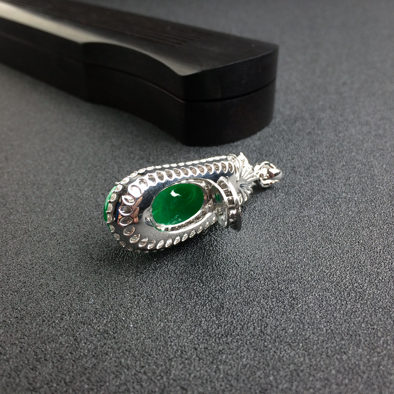 18K金镶钻缅甸浓绿翡翠福豆吊坠-红掌柜