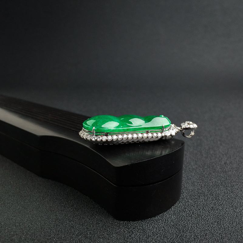 18K金镶钻缅甸糯种翡翠福豆吊坠-红掌柜