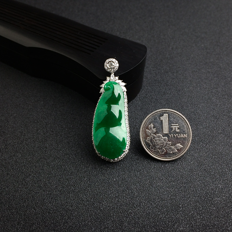 糯种浓绿翡翠福豆吊坠-红掌柜