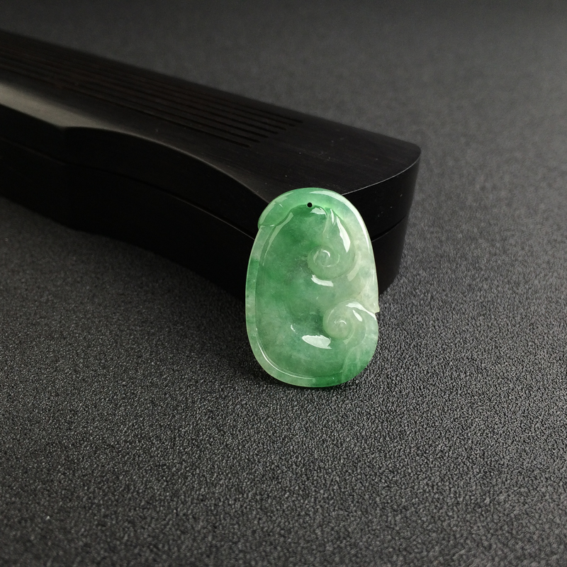 缅甸天然飘绿翡翠如意吊坠-红掌柜