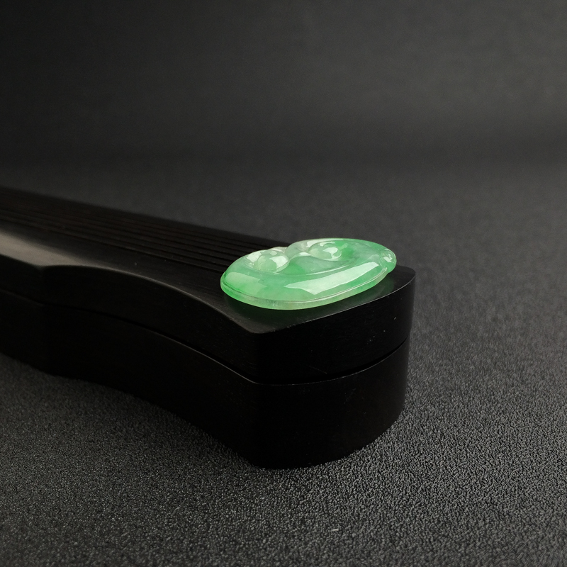 缅甸天然糯种翡翠如意吊坠-红掌柜