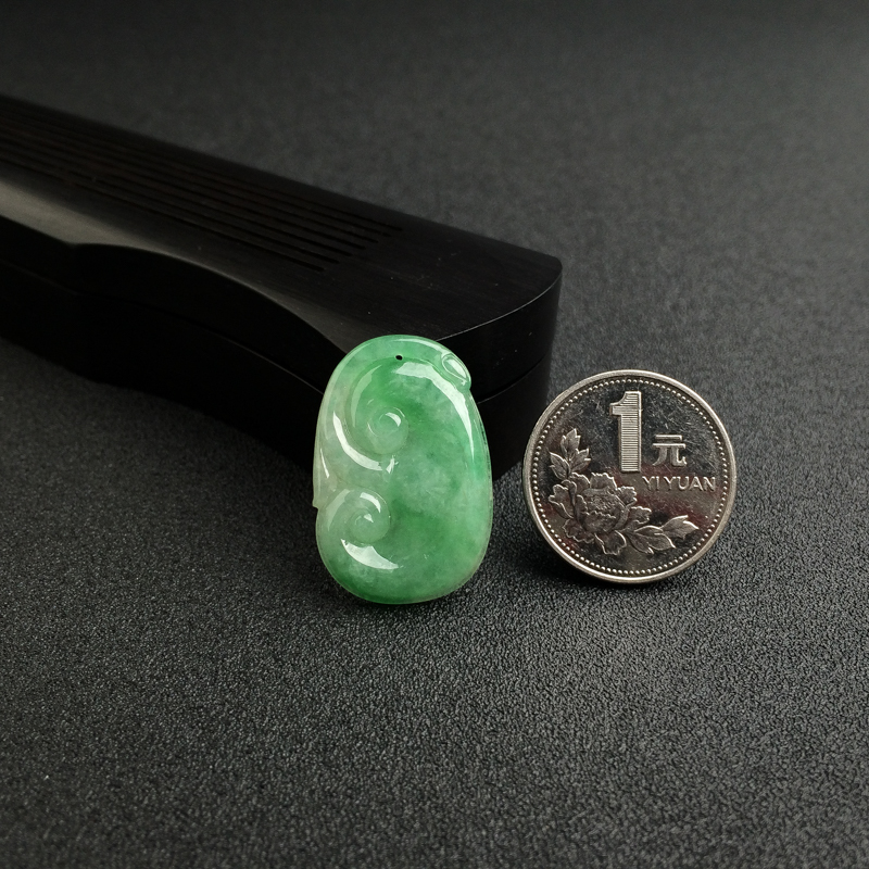 糯种飘绿翡翠如意吊坠-红掌柜