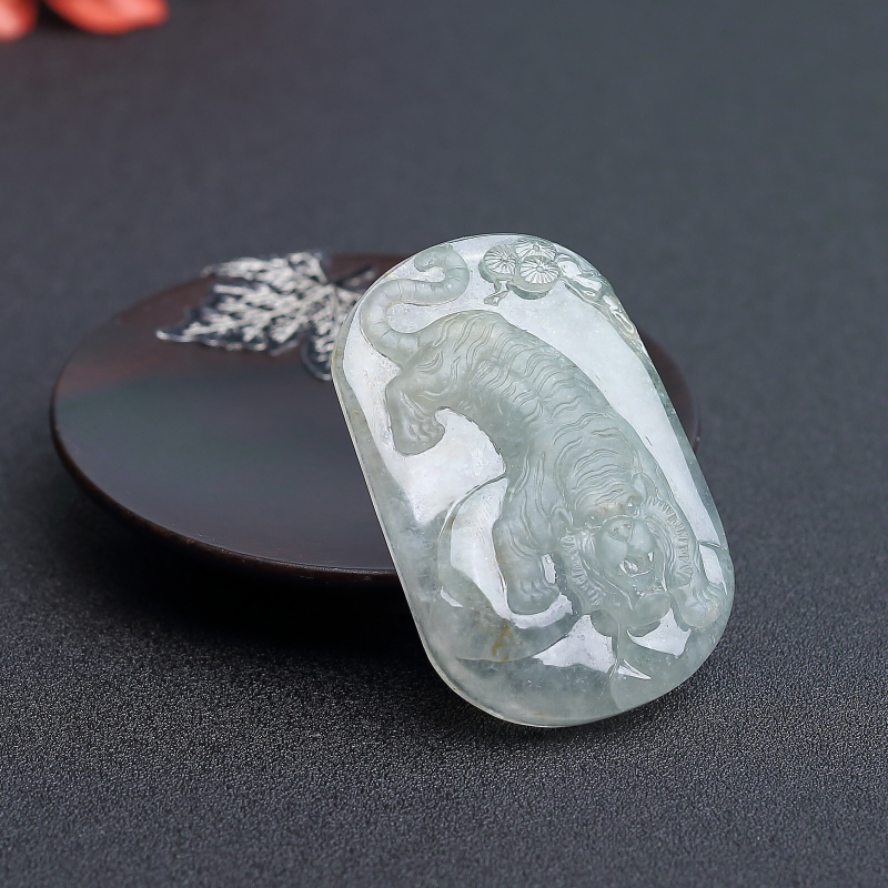 缅甸天然浅绿翡翠虎虎生气吊坠-红掌柜